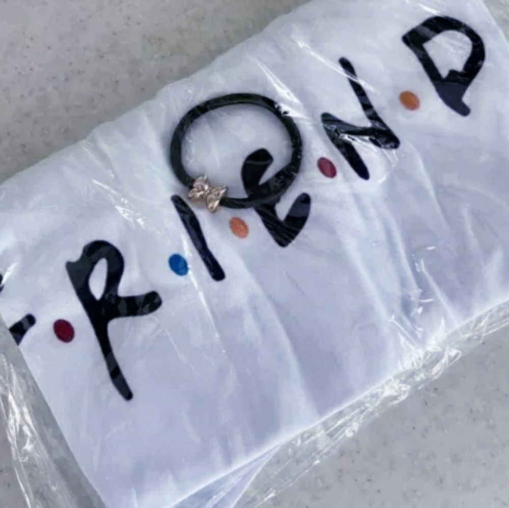 FRIENDS Theme T-shirt - Picture 5 of 8